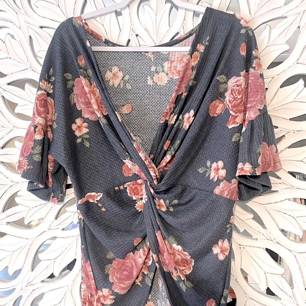 🌸🌸 Viamor Knotted Back Waffle Knit Top
